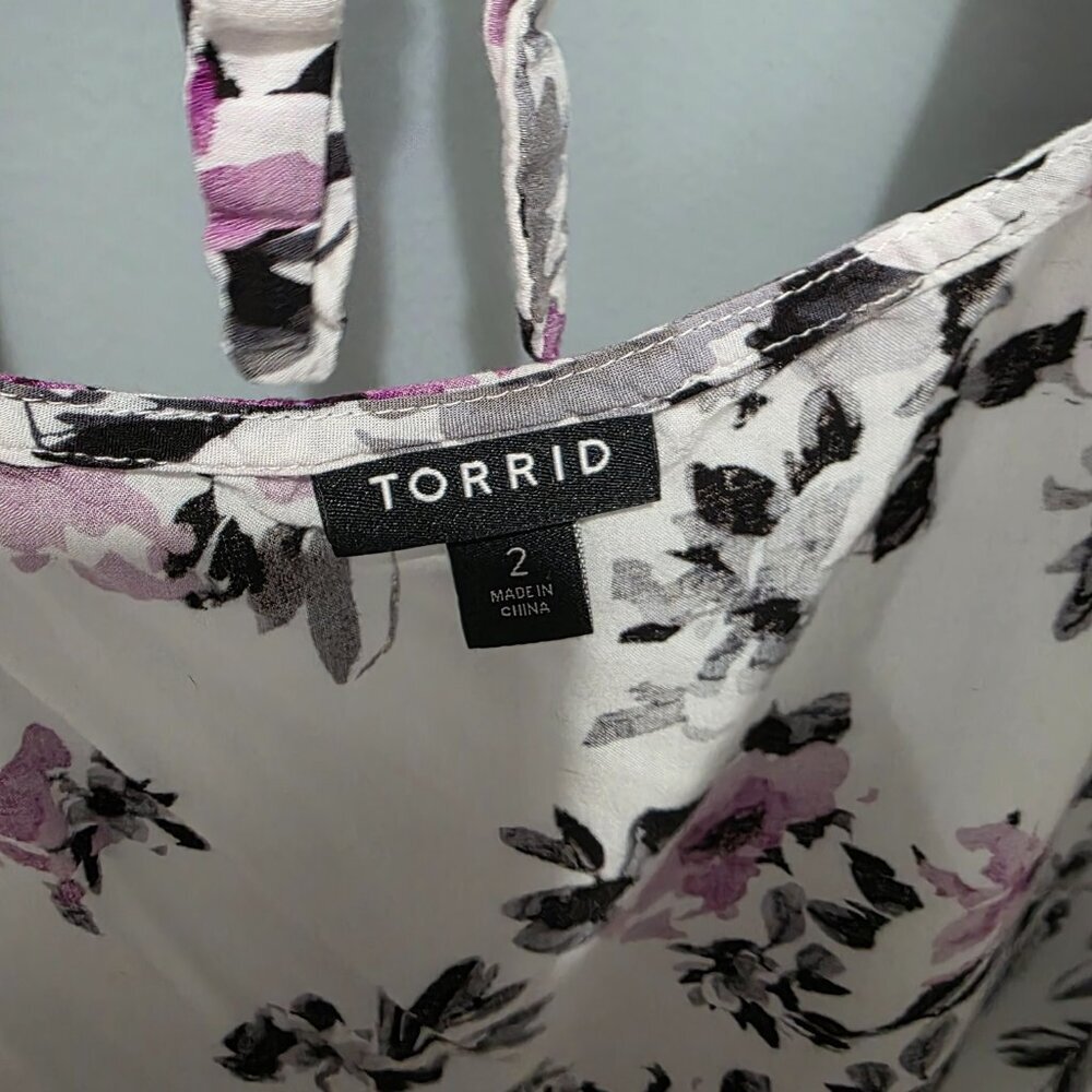 Torrid White Floral Flutter Sleeve Blouse – Size 2 Plus – Tie Back Detail Top - Picture 4 of 7